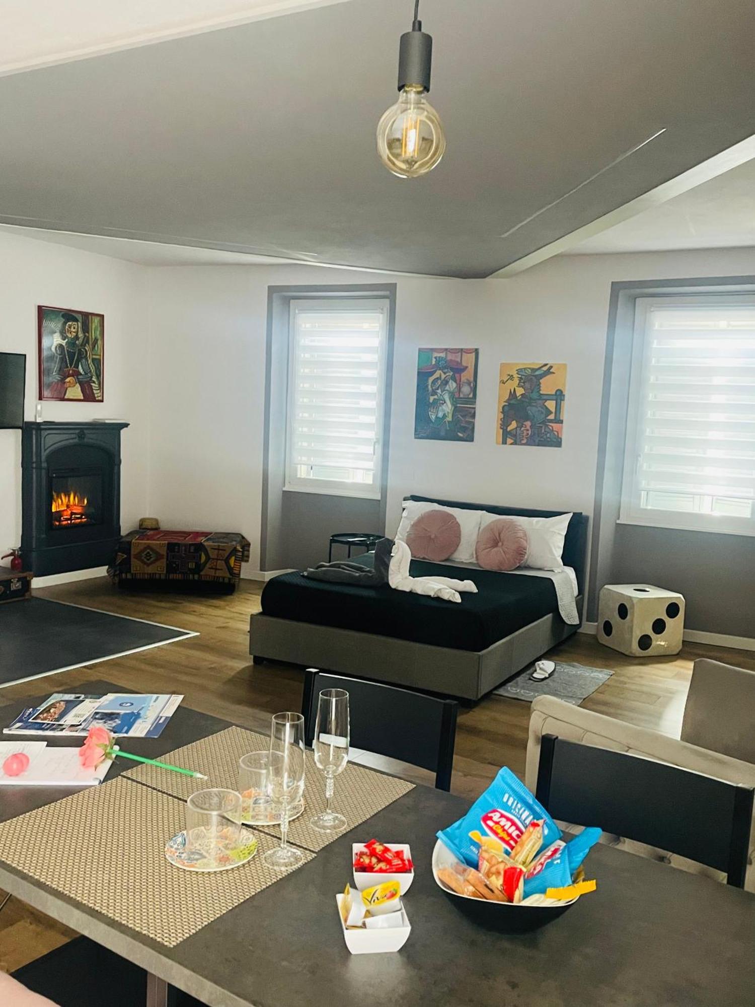 Arona Picasso'S House Modern Artアパートメント エクステリア 写真